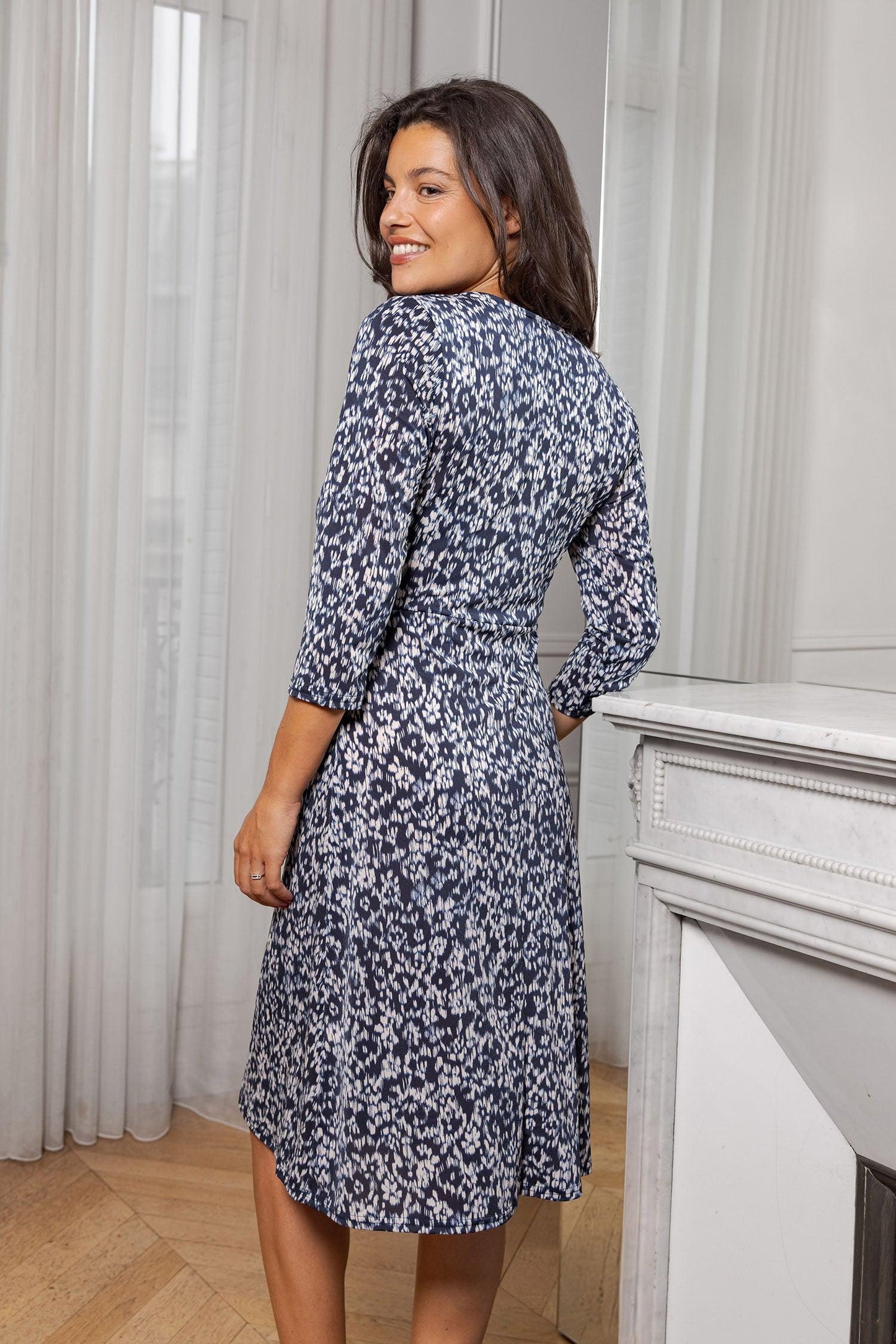 Robe Courte Keren Bleue À Tâches Blanches